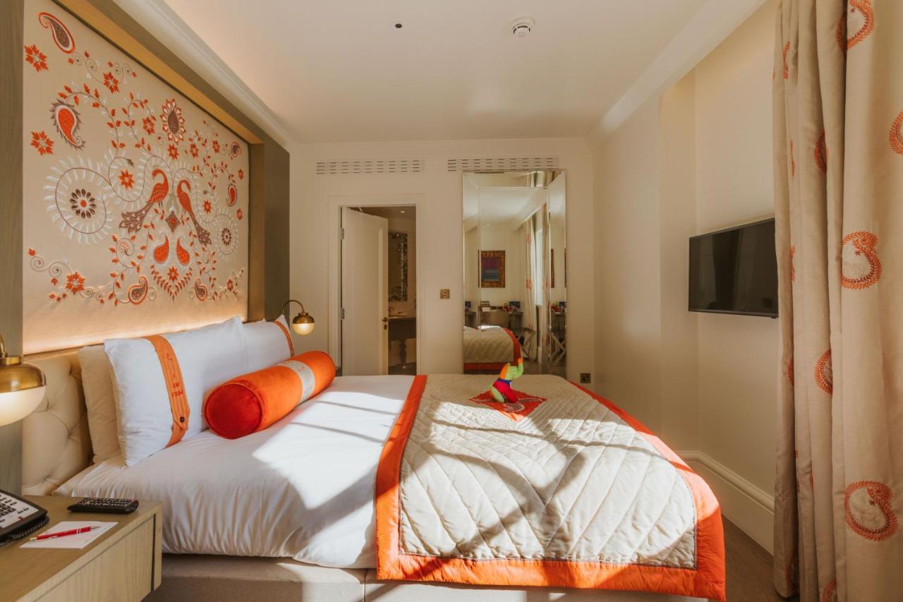 فندق ذا لاليت لندن المظهر الخارجي الصورة A bedroom at the Mandarin Oriental, London