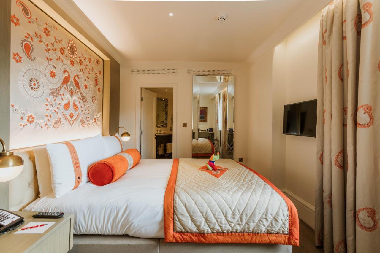 فندق ذا لاليت لندن المظهر الخارجي الصورة A bedroom at the Mandarin Oriental London