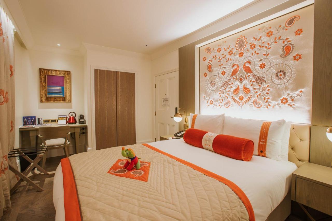 فندق ذا لاليت لندن المظهر الخارجي الصورة A bedroom at The Taj Mahal Palace, Mumbai