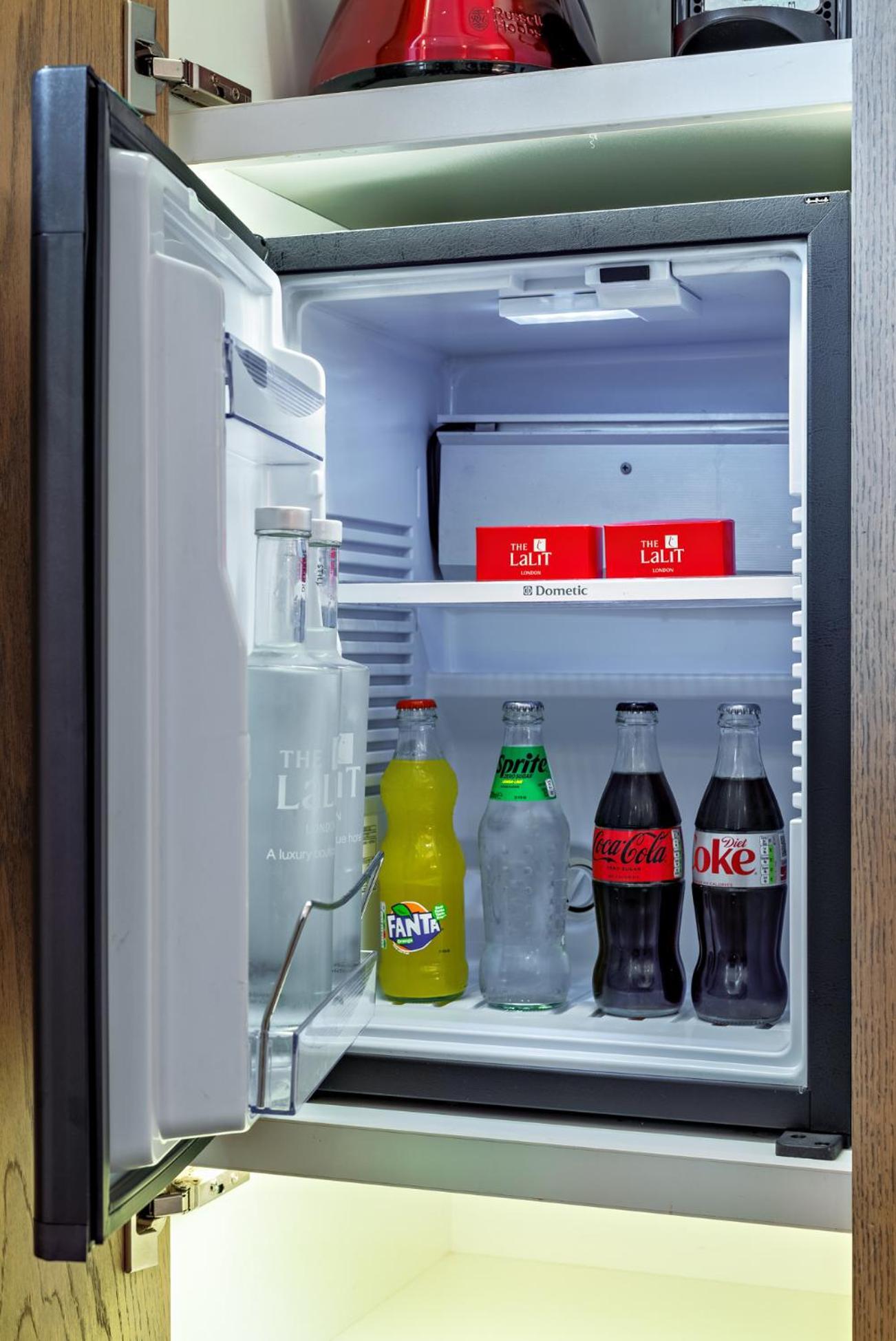 فندق ذا لاليت لندن المظهر الخارجي الصورة A typical hotel mini-bar